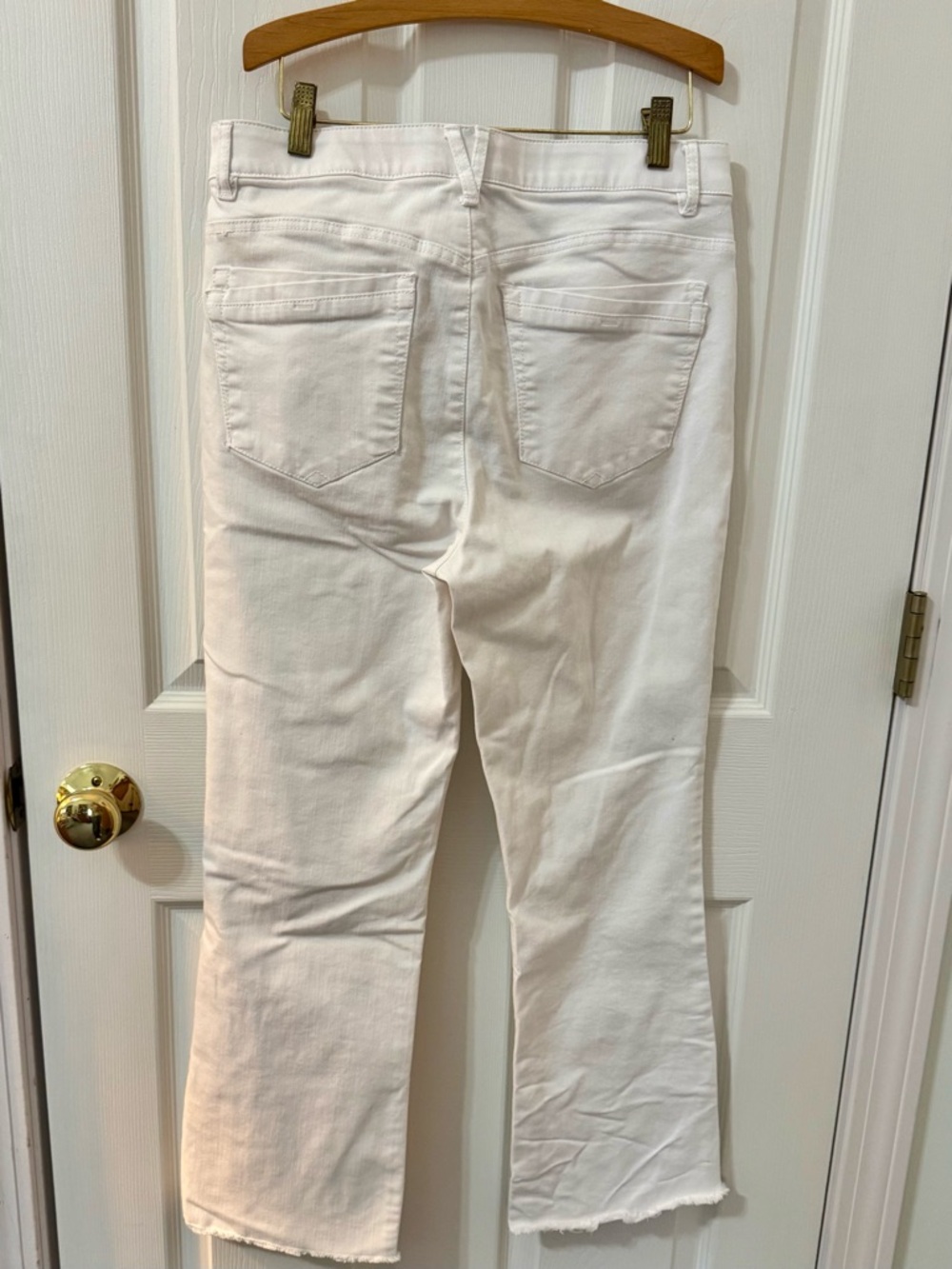 Democracy “Ab” solution bootcut white raw hem jeans, size 8, perfect - Picture 5 of 6
